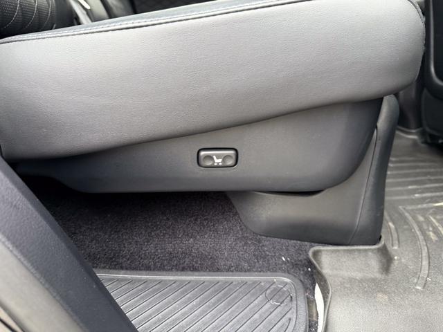 ランドクルーザー ＺＸ　Ｇ－フロンティア　メーカーオプションナビ　ＥＴＣ２．０　ＰＶＭ　ＢＳＭ　ムーンルーフ　　モデリスタエアロ　ガナドールマフラー　２２インチホイール　パワーバックドア　クールボックス　ＲＯＴＲＥＸタービンチャージャーＫＩＴ（28枚目）