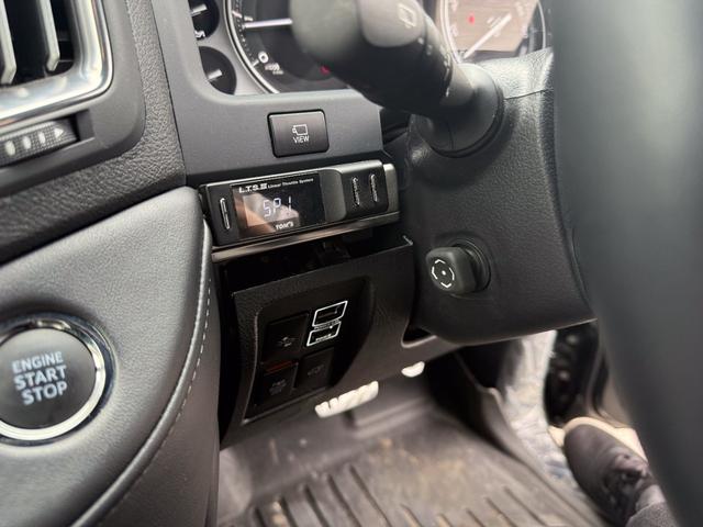 ランドクルーザー ＺＸ　Ｇ－フロンティア　メーカーオプションナビ　ＥＴＣ２．０　ＰＶＭ　ＢＳＭ　ムーンルーフ　　モデリスタエアロ　ガナドールマフラー　２２インチホイール　パワーバックドア　クールボックス　ＲＯＴＲＥＸタービンチャージャーＫＩＴ（30枚目）