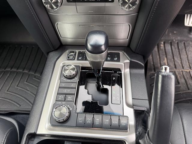 ランドクルーザー ＺＸ　Ｇ－フロンティア　メーカーオプションナビ　ＥＴＣ２．０　ＰＶＭ　ＢＳＭ　ムーンルーフ　　モデリスタエアロ　ガナドールマフラー　２２インチホイール　パワーバックドア　クールボックス　ＲＯＴＲＥＸタービンチャージャーＫＩＴ（40枚目）