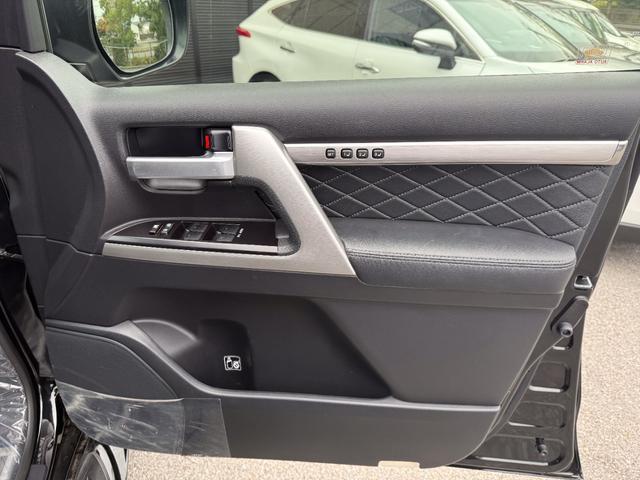 ランドクルーザー ＺＸ　Ｇ－フロンティア　メーカーオプションナビ　ＥＴＣ２．０　ＰＶＭ　ＢＳＭ　ムーンルーフ　　モデリスタエアロ　ガナドールマフラー　２２インチホイール　パワーバックドア　クールボックス　ＲＯＴＲＥＸタービンチャージャーＫＩＴ（53枚目）