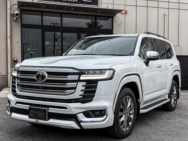 ランドクルーザー ＺＸ　登録済み未使用車　ＴコネクトＳＤナビ　ＪＢＬスピーカー　リヤエンターシステム　寒冷地仕様　ＰＶＭ　ＢＳＭ　ＥＴＣ２．０　リヤデフロック　ルーフレール　空気圧警報システム　クールボックス　ルーフレール（3枚目）