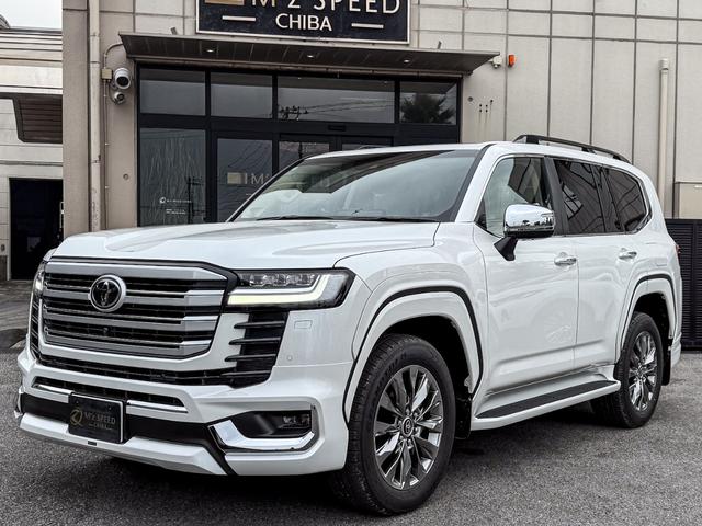 ランドクルーザー ＺＸ　登録済み未使用車　ＴコネクトＳＤナビ　ＪＢＬスピーカー　リヤエンターシステム　寒冷地仕様　ＰＶＭ　ＢＳＭ　ＥＴＣ２．０　リヤデフロック　ルーフレール　空気圧警報システム　クールボックス　ルーフレール（4枚目）