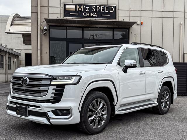 ランドクルーザー ＺＸ　登録済み未使用車　ＴコネクトＳＤナビ　ＪＢＬスピーカー　リヤエンターシステム　寒冷地仕様　ＰＶＭ　ＢＳＭ　ＥＴＣ２．０　リヤデフロック　ルーフレール　空気圧警報システム　クールボックス　ルーフレール（5枚目）