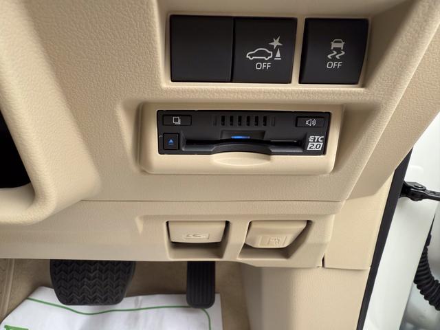 ランドクルーザー ＺＸ　登録済み未使用車　ＴコネクトＳＤナビ　ＪＢＬスピーカー　リヤエンターシステム　寒冷地仕様　ＰＶＭ　ＢＳＭ　ＥＴＣ２．０　リヤデフロック　ルーフレール　空気圧警報システム　クールボックス　ルーフレール（13枚目）