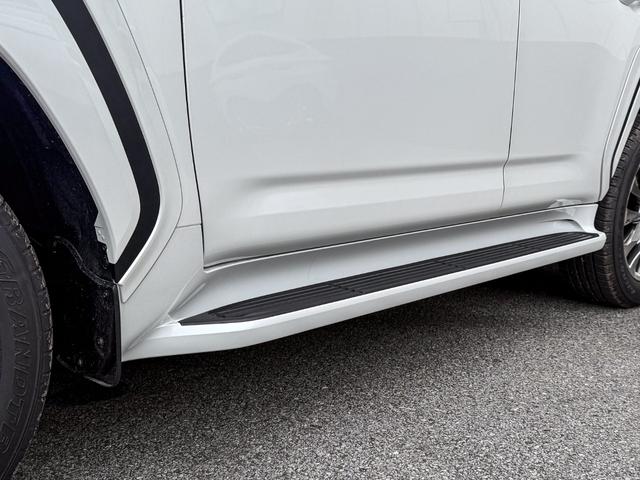 ランドクルーザー ＺＸ　登録済み未使用車　ＴコネクトＳＤナビ　ＪＢＬスピーカー　リヤエンターシステム　寒冷地仕様　ＰＶＭ　ＢＳＭ　ＥＴＣ２．０　リヤデフロック　ルーフレール　空気圧警報システム　クールボックス　ルーフレール（17枚目）