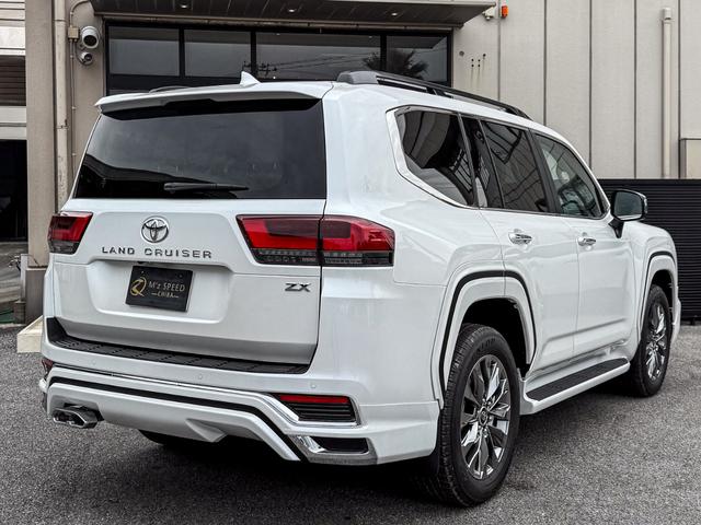 ランドクルーザー ＺＸ　登録済み未使用車　ＴコネクトＳＤナビ　ＪＢＬスピーカー　リヤエンターシステム　寒冷地仕様　ＰＶＭ　ＢＳＭ　ＥＴＣ２．０　リヤデフロック　ルーフレール　空気圧警報システム　クールボックス　ルーフレール（18枚目）