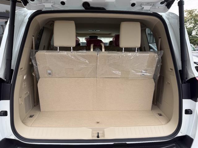 ランドクルーザー ＺＸ　登録済み未使用車　ＴコネクトＳＤナビ　ＪＢＬスピーカー　リヤエンターシステム　寒冷地仕様　ＰＶＭ　ＢＳＭ　ＥＴＣ２．０　リヤデフロック　ルーフレール　空気圧警報システム　クールボックス　ルーフレール（20枚目）