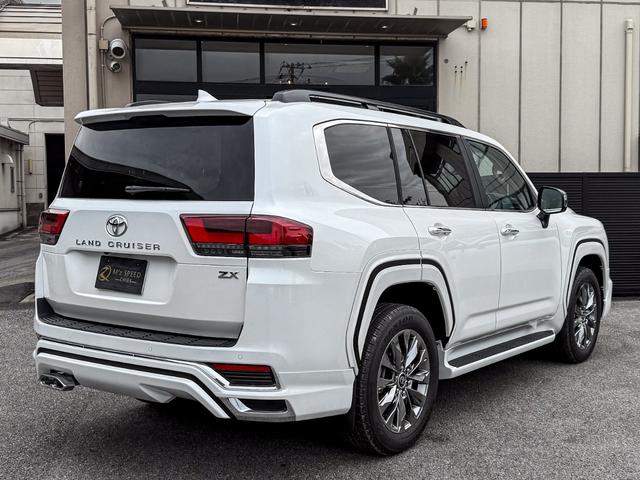 ランドクルーザー ＺＸ　登録済み未使用車　ＴコネクトＳＤナビ　ＪＢＬスピーカー　リヤエンターシステム　寒冷地仕様　ＰＶＭ　ＢＳＭ　ＥＴＣ２．０　リヤデフロック　ルーフレール　空気圧警報システム　クールボックス　ルーフレール（32枚目）