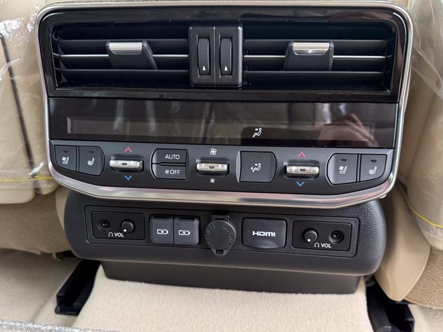 ランドクルーザー ＺＸ　登録済み未使用車　ＴコネクトＳＤナビ　ＪＢＬスピーカー　リヤエンターシステム　寒冷地仕様　ＰＶＭ　ＢＳＭ　ＥＴＣ２．０　リヤデフロック　ルーフレール　空気圧警報システム　クールボックス　ルーフレール（36枚目）