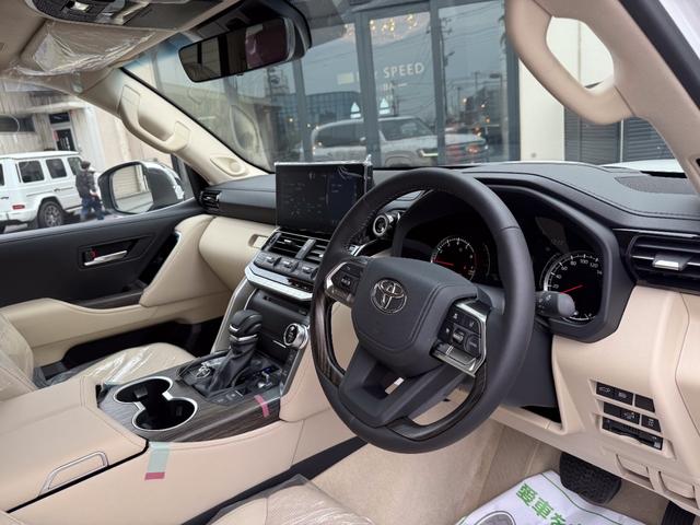 ランドクルーザー ＺＸ　登録済み未使用車　ＴコネクトＳＤナビ　ＪＢＬスピーカー　リヤエンターシステム　寒冷地仕様　ＰＶＭ　ＢＳＭ　ＥＴＣ２．０　リヤデフロック　ルーフレール　空気圧警報システム　クールボックス　ルーフレール（42枚目）