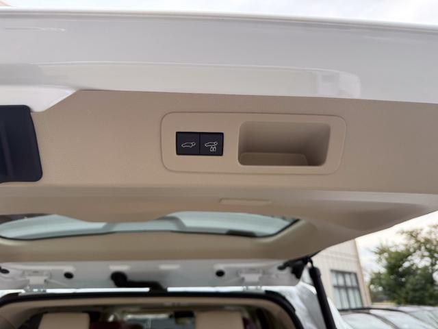 ランドクルーザー ＺＸ　登録済み未使用車　ＴコネクトＳＤナビ　ＪＢＬスピーカー　リヤエンターシステム　寒冷地仕様　ＰＶＭ　ＢＳＭ　ＥＴＣ２．０　リヤデフロック　ルーフレール　空気圧警報システム　クールボックス　ルーフレール（48枚目）