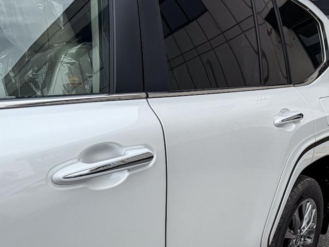 ランドクルーザー ＺＸ　登録済み未使用車　ＴコネクトＳＤナビ　ＪＢＬスピーカー　リヤエンターシステム　寒冷地仕様　ＰＶＭ　ＢＳＭ　ＥＴＣ２．０　リヤデフロック　ルーフレール　空気圧警報システム　クールボックス　ルーフレール（52枚目）
