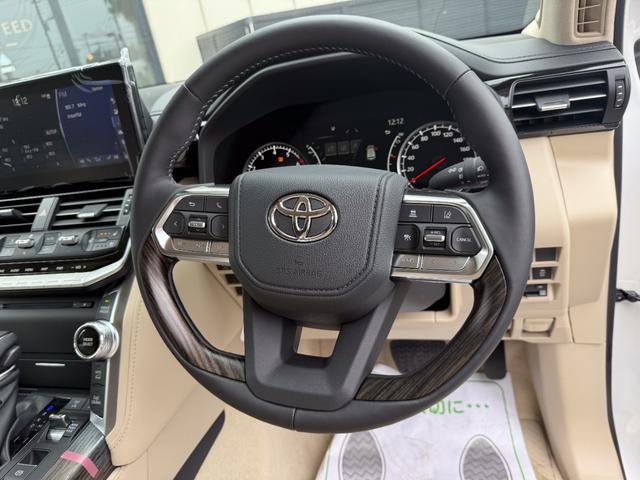 ランドクルーザー ＺＸ　登録済み未使用車　ＴコネクトＳＤナビ　ＪＢＬスピーカー　リヤエンターシステム　寒冷地仕様　ＰＶＭ　ＢＳＭ　ＥＴＣ２．０　リヤデフロック　ルーフレール　空気圧警報システム　クールボックス　ルーフレール（54枚目）