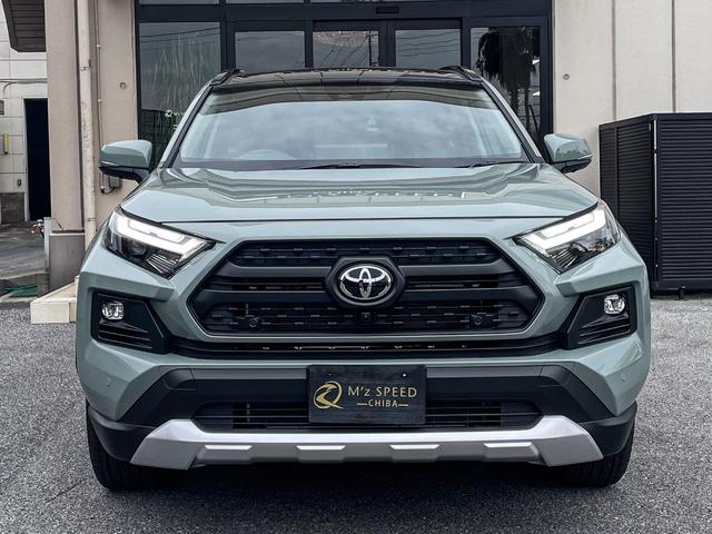 ＲＡＶ４ ハイブリッドアドベンチャー　パノラマルーフ　パノラミックビューモニター　ＢＳＭ　ＥＴＣ２．０　パワーバックドア　デジタルインナーミラー録画機能付き　ＡＣコンセント　Ｂｌｕｅｔｏｏｔｈ　寒冷地仕様　コネクティッドナビ　リヤフォグ（6枚目）