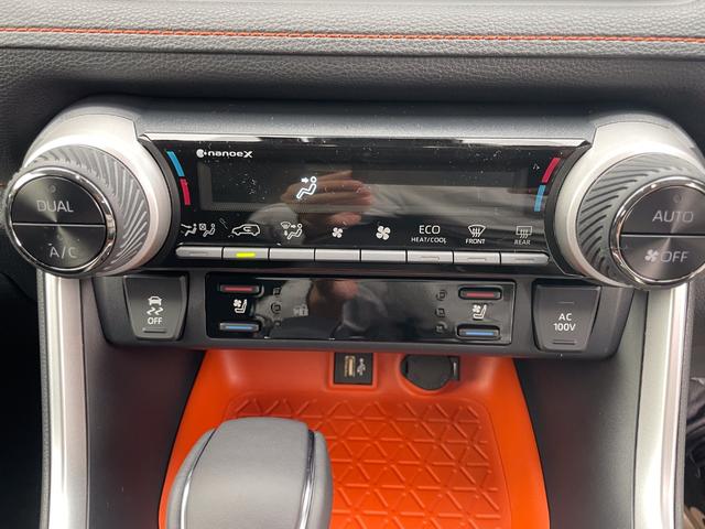 ＲＡＶ４ ハイブリッドアドベンチャー　パノラマルーフ　パノラミックビューモニター　ＢＳＭ　ＥＴＣ２．０　パワーバックドア　デジタルインナーミラー録画機能付き　ＡＣコンセント　Ｂｌｕｅｔｏｏｔｈ　寒冷地仕様　コネクティッドナビ　リヤフォグ（14枚目）