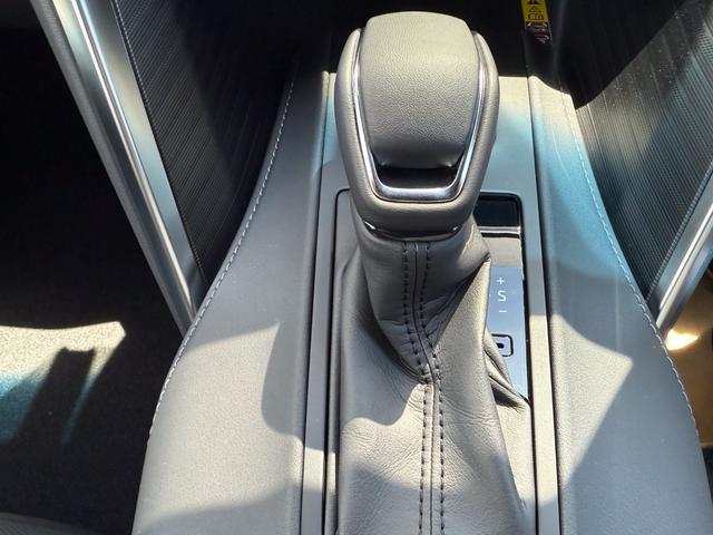 ハリアーハイブリッド Ｚ　レザーパッケージ・ナイトシェード　４ＷＤ　特別仕様車　ブラックレザーシート　調光式パノラマルーフ　ＰＶＭ　ＢＳＭ　アクセサリーコンセント　ＬＥＤヘッドランプ　ブラックホイール　Ｂｌｕｅｔｏｏｔｈ　デジタルインナーミラー（40枚目）