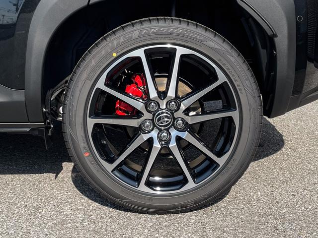 ヤリスクロス ハイブリッド　ＧＲスポーツ　トヨタチームメイト　パノラミックビューモニター　ステアリングヒーター　ＥＴＣ２．０　アクセサリーコンセント　Ｂｌｕｅｔｏｏｔｈ　コネクティッドナビ　ハンズフリーパワーバックドア　ＢＳＭ　シートヒーター（6枚目）