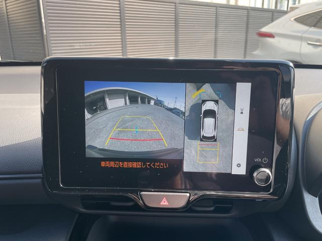 ヤリスクロス ハイブリッド　ＧＲスポーツ　トヨタチームメイト　パノラミックビューモニター　ステアリングヒーター　ＥＴＣ２．０　アクセサリーコンセント　Ｂｌｕｅｔｏｏｔｈ　コネクティッドナビ　ハンズフリーパワーバックドア　ＢＳＭ　シートヒーター（11枚目）