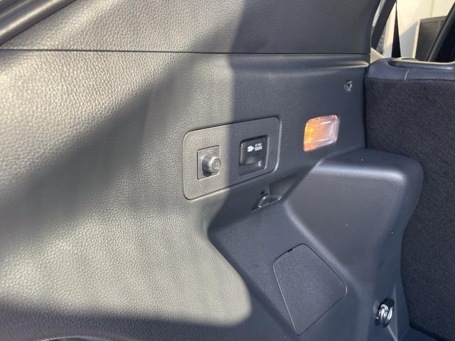 ヤリスクロス ハイブリッド　ＧＲスポーツ　トヨタチームメイト　パノラミックビューモニター　ステアリングヒーター　ＥＴＣ２．０　アクセサリーコンセント　Ｂｌｕｅｔｏｏｔｈ　コネクティッドナビ　ハンズフリーパワーバックドア　ＢＳＭ　シートヒーター（13枚目）