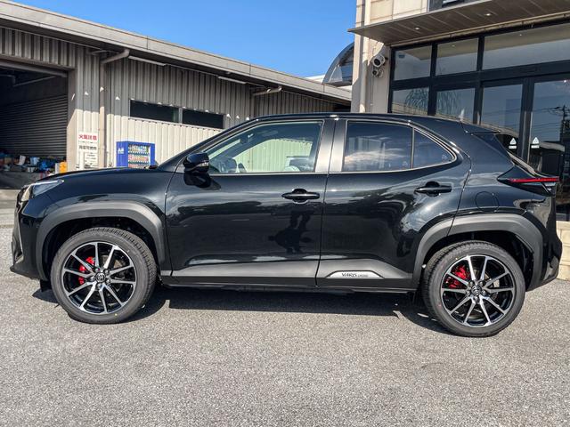 ヤリスクロス ハイブリッド　ＧＲスポーツ　トヨタチームメイト　パノラミックビューモニター　ステアリングヒーター　ＥＴＣ２．０　アクセサリーコンセント　Ｂｌｕｅｔｏｏｔｈ　コネクティッドナビ　ハンズフリーパワーバックドア　ＢＳＭ　シートヒーター（22枚目）