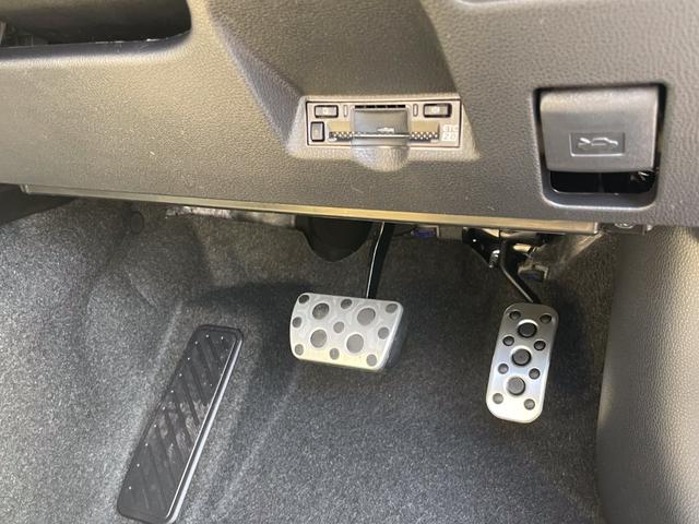 ヤリスクロス ハイブリッド　ＧＲスポーツ　トヨタチームメイト　パノラミックビューモニター　ステアリングヒーター　ＥＴＣ２．０　アクセサリーコンセント　Ｂｌｕｅｔｏｏｔｈ　コネクティッドナビ　ハンズフリーパワーバックドア　ＢＳＭ　シートヒーター（27枚目）