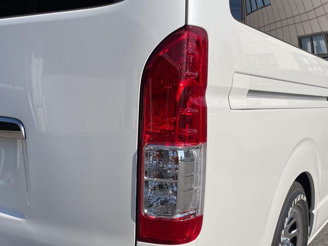 ハイエースバン スーパーＧＬ　ダークプライムＩＩ　両側電動スライドドア　アルパイン１１インチナビ　バックカメラ　ＥＴＣ　Ｂｌｕｅｔｏｏｔｈ　フルセグＴＶ　スマートキー　シートカバー　ローダウン　１７インチアルミホイール　ディーゼルエンジン（10枚目）