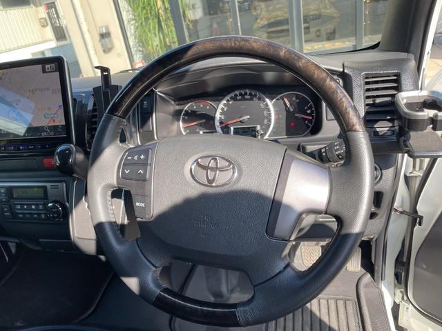 ハイエースバン スーパーＧＬ　ダークプライムＩＩ　両側電動スライドドア　アルパイン１１インチナビ　バックカメラ　ＥＴＣ　Ｂｌｕｅｔｏｏｔｈ　フルセグＴＶ　スマートキー　シートカバー　ローダウン　１７インチアルミホイール　ディーゼルエンジン（21枚目）