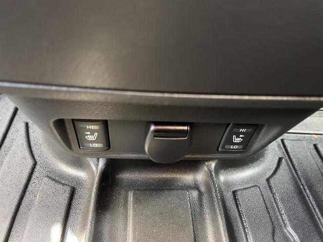 セレナ ハイウェイスターＶ　ワンオーナー　両側電動スライドドア　１０インチナビ　ＥＴＣ　ＰＶＭ　後席ディスプレイ　プロパイロット　ＢＳＭ　ドライブレコーダー　シートヒーター　ハンドルヒーター　デジタルインナーミラー（12枚目）