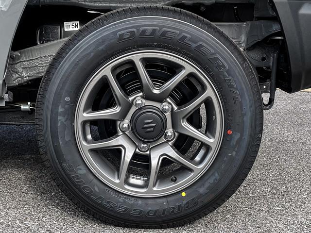 ジムニー ＸＣ　届出済未使用車　５型　ＭＴ　衝突軽減装置　シートヒーター　ＬＥＤへッドライト　追従式クルーズコントロール　オートマチックハイビーム　車線逸脱警報革巻きハンドル　ステアリングスイッチ　オートエアコン（5枚目）