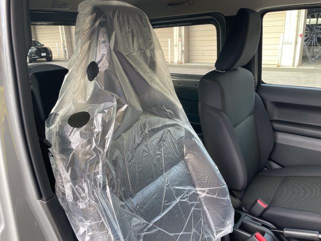 ジムニー ＸＣ　届出済未使用車　５型　ＭＴ　衝突軽減装置　シートヒーター　ＬＥＤへッドライト　追従式クルーズコントロール　オートマチックハイビーム　車線逸脱警報革巻きハンドル　ステアリングスイッチ　オートエアコン（17枚目）