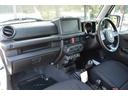 新車はオーディオレスの為、お好みのナビをインストール可能。また新車オーダーであればAT車でもご用意可能です。
