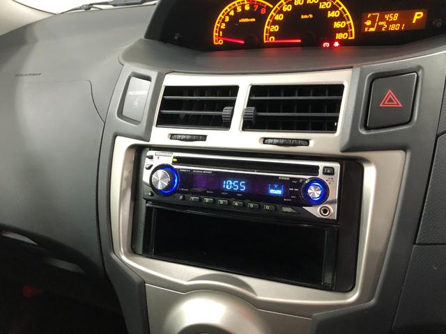 ヴィッツ Ｕ　車検整備付／走行距離２１８０１キロ／ＣＤオーディオ　１年保証距離無制限　走行距離２１８０１キロ　車検整備付　ＣＤオーディオ　カーペットマット　オートエアコン　電動格納式ドアミラー　取扱説明書　メンテナンスノート（10枚目）