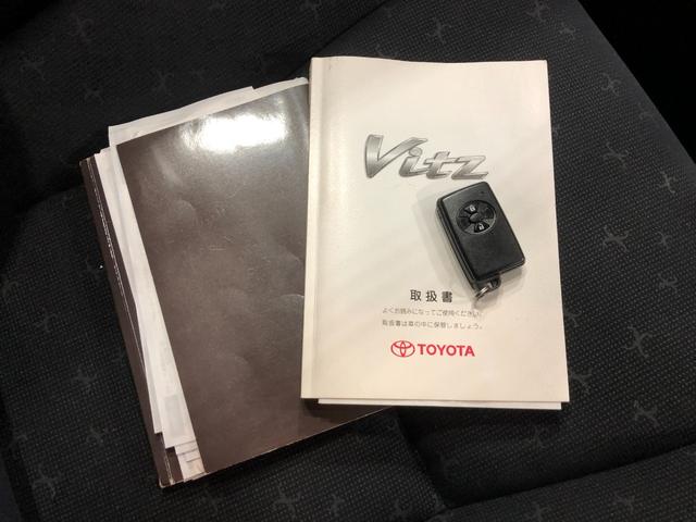 ヴィッツ Ｕ　車検整備付／走行距離２１８０１キロ／ＣＤオーディオ　１年保証距離無制限　走行距離２１８０１キロ　車検整備付　ＣＤオーディオ　カーペットマット　オートエアコン　電動格納式ドアミラー　取扱説明書　メンテナンスノート（18枚目）