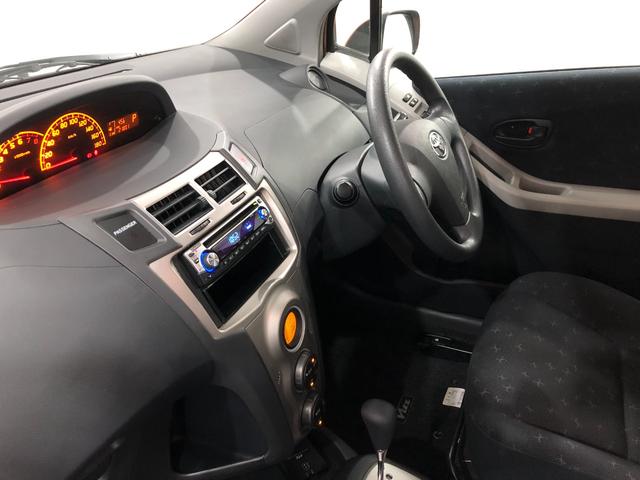 ヴィッツ Ｕ　車検整備付／走行距離２１８０１キロ／ＣＤオーディオ　１年保証距離無制限　走行距離２１８０１キロ　車検整備付　ＣＤオーディオ　カーペットマット　オートエアコン　電動格納式ドアミラー　取扱説明書　メンテナンスノート（31枚目）