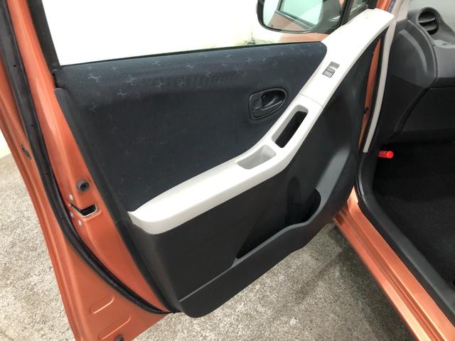 ヴィッツ Ｕ　車検整備付／走行距離２１８０１キロ／ＣＤオーディオ　１年保証距離無制限　走行距離２１８０１キロ　車検整備付　ＣＤオーディオ　カーペットマット　オートエアコン　電動格納式ドアミラー　取扱説明書　メンテナンスノート（34枚目）
