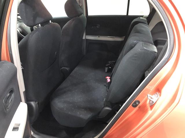 ヴィッツ Ｕ　車検整備付／走行距離２１８０１キロ／ＣＤオーディオ　１年保証距離無制限　走行距離２１８０１キロ　車検整備付　ＣＤオーディオ　カーペットマット　オートエアコン　電動格納式ドアミラー　取扱説明書　メンテナンスノート（35枚目）