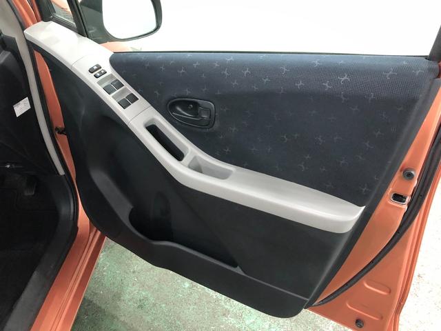 ヴィッツ Ｕ　車検整備付／走行距離２１８０１キロ／ＣＤオーディオ　１年保証距離無制限　走行距離２１８０１キロ　車検整備付　ＣＤオーディオ　カーペットマット　オートエアコン　電動格納式ドアミラー　取扱説明書　メンテナンスノート（39枚目）