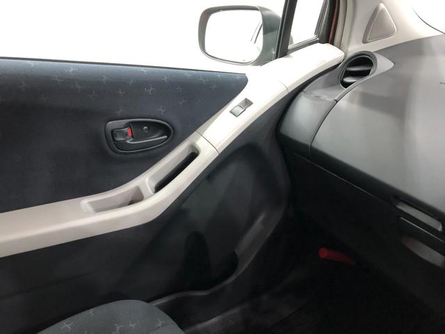 ヴィッツ Ｕ　車検整備付／走行距離２１８０１キロ／ＣＤオーディオ　１年保証距離無制限　走行距離２１８０１キロ　車検整備付　ＣＤオーディオ　カーペットマット　オートエアコン　電動格納式ドアミラー　取扱説明書　メンテナンスノート（44枚目）