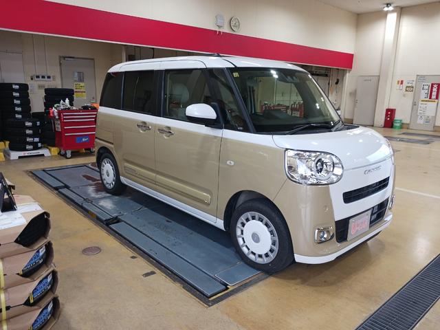 ムーヴキャンバス ストライプスＧ　走行１．４ｋｍ　当店代車上がりの１台です♪　１年保証距離無制限　走行距離１３９０６キロ　　バックカメラ　　純正マット　ＬＥＤヘッドランプ　アイドリングストップ　両側電動スライドドア　プッシュボタンスタート（3枚目）