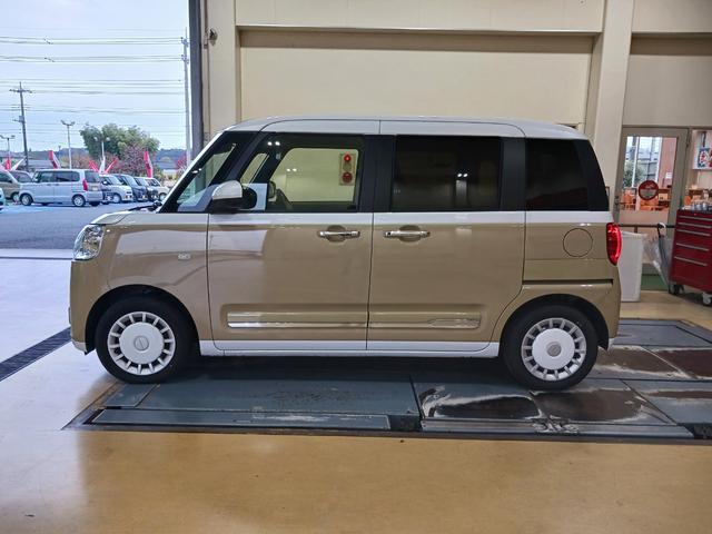 ムーヴキャンバス ストライプスＧ　走行１．４ｋｍ　当店代車上がりの１台です♪　１年保証距離無制限　走行距離１３９０６キロ　　バックカメラ　　純正マット　ＬＥＤヘッドランプ　アイドリングストップ　両側電動スライドドア　プッシュボタンスタート（6枚目）