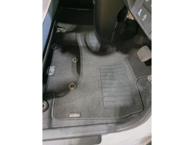 ムーヴキャンバス ストライプスＧ　走行１．４ｋｍ　当店代車上がりの１台です♪　１年保証距離無制限　走行距離１３９０６キロ　　バックカメラ　　純正マット　ＬＥＤヘッドランプ　アイドリングストップ　両側電動スライドドア　プッシュボタンスタート（9枚目）