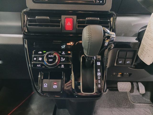 タント カスタムＲＳ走行距離６０３ｋｍ　当店試乗車上がりの１台です♪　１年保証距離無制限　走行距離６０３ｋｍ　純正フルセグナビ　ＥＴＣ　バックカメラ　ブルートゥース　純正マット　オートライト　シートヒーター　　オート格納式ドアミラー　キーフリー（5枚目）