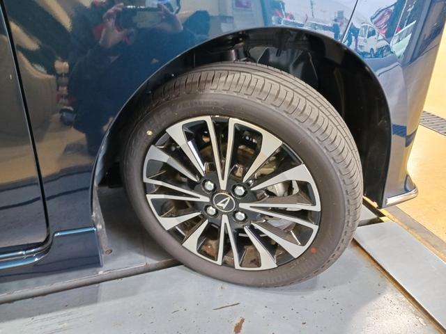 タント カスタムＲＳ走行距離６０３ｋｍ　当店試乗車上がりの１台です♪　１年保証距離無制限　走行距離６０３ｋｍ　純正フルセグナビ　ＥＴＣ　バックカメラ　ブルートゥース　純正マット　オートライト　シートヒーター　　オート格納式ドアミラー　キーフリー（8枚目）