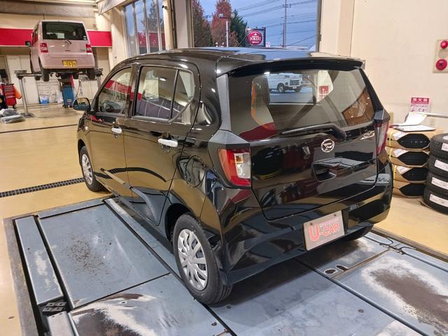 ミライース Ｌ　ＳＡＩＩＩ　走行４７１０キロ／オートライト／純正マット　１年保証距離無制限　走行距離４７１０キロ　助手席エアバッグ　オートライト　アイドリングストップ　スマートアシスト３　キーレスエントリー（5枚目）