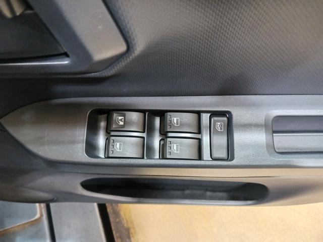 ミライース Ｌ　ＳＡＩＩＩ　走行４７１０キロ／オートライト／純正マット　１年保証距離無制限　走行距離４７１０キロ　助手席エアバッグ　オートライト　アイドリングストップ　スマートアシスト３　キーレスエントリー（8枚目）