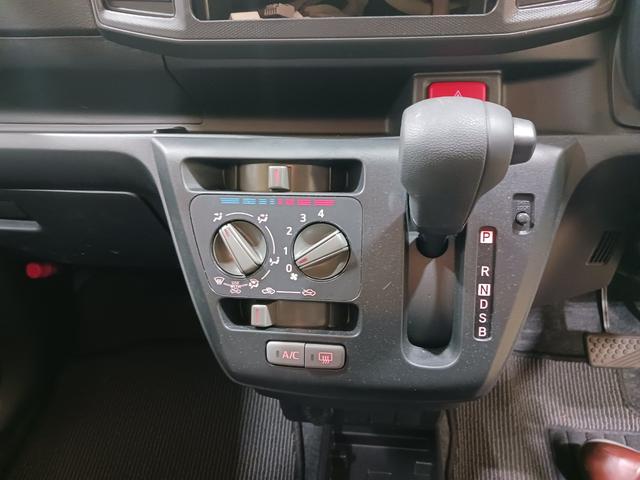 ミライース Ｌ　ＳＡＩＩＩ　走行４７１０キロ／オートライト／純正マット　１年保証距離無制限　走行距離４７１０キロ　助手席エアバッグ　オートライト　アイドリングストップ　スマートアシスト３　キーレスエントリー（11枚目）