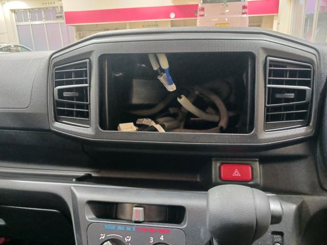 ミライース Ｌ　ＳＡＩＩＩ　走行４７１０キロ／オートライト／純正マット　１年保証距離無制限　走行距離４７１０キロ　助手席エアバッグ　オートライト　アイドリングストップ　スマートアシスト３　キーレスエントリー（12枚目）