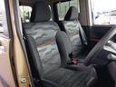フロントシート(前席)です。よく乗る運転席にも、汚れや使用感も気になりません。肘掛けは、ちょっとした小物入れにもなります。