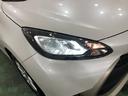 白く明るい光で夜間走行をサポートするLEDヘッドランプを搭載