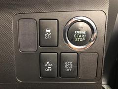 プッシュボタンスタートは電子カードキーを携帯していれば、ブレーキを踏みながらボタンを押すだけで、エンジンの始動手軽に、スマートに行えます。 7